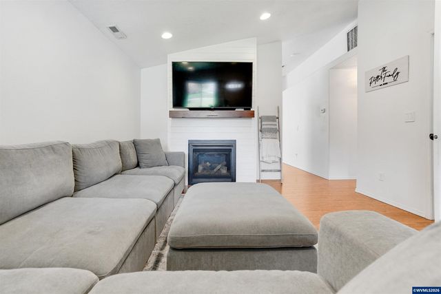 3426 Edward Dr SE, Salem, OR 97302