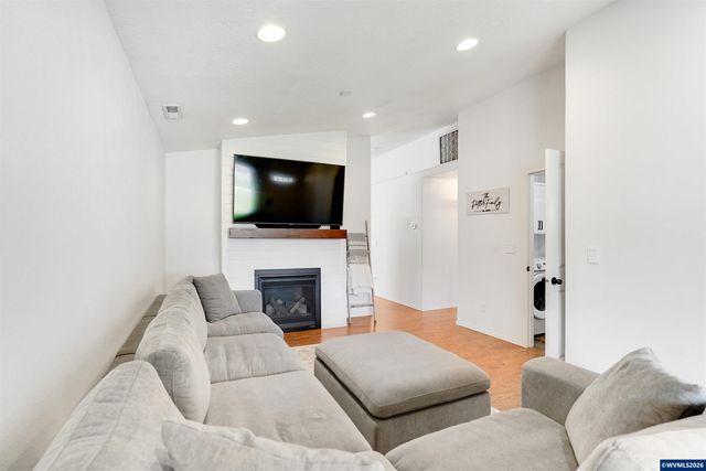 3426 Edward Dr SE, Salem, OR 97302