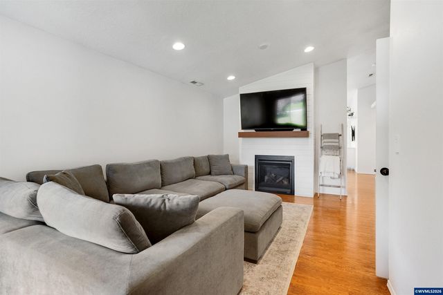 3426 Edward Dr SE, Salem, OR 97302