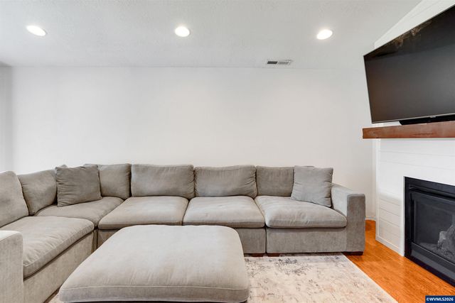 3426 Edward Dr SE, Salem, OR 97302