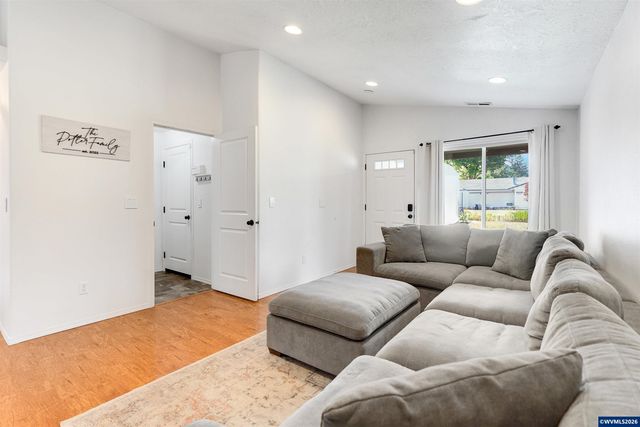 3426 Edward Dr SE, Salem, OR 97302