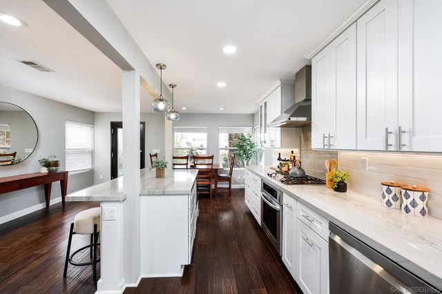 2114 Diamond St, San Diego, CA 92109