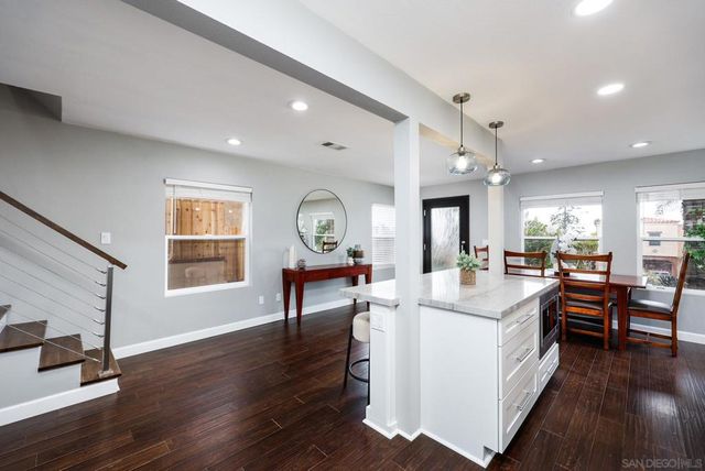 2114 Diamond St, San Diego, CA 92109