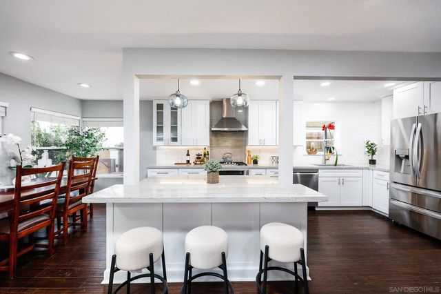 2114 Diamond St, San Diego, CA 92109