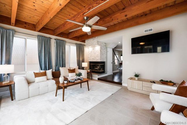 2114 Diamond St, San Diego, CA 92109