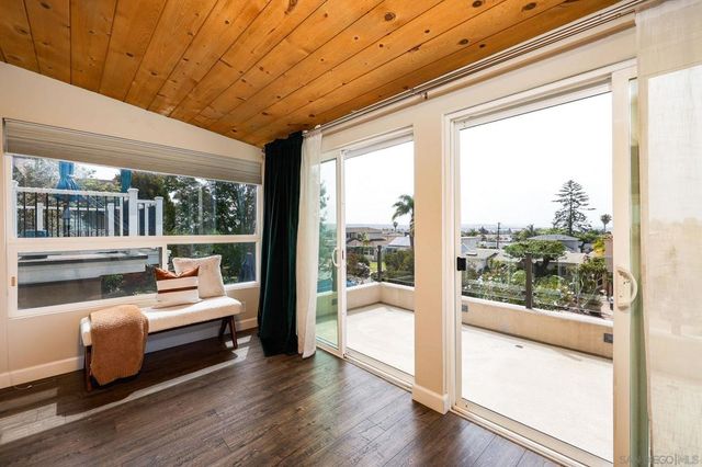 2114 Diamond St, San Diego, CA 92109