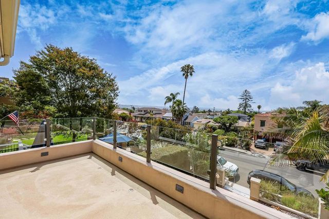 2114 Diamond St, San Diego, CA 92109