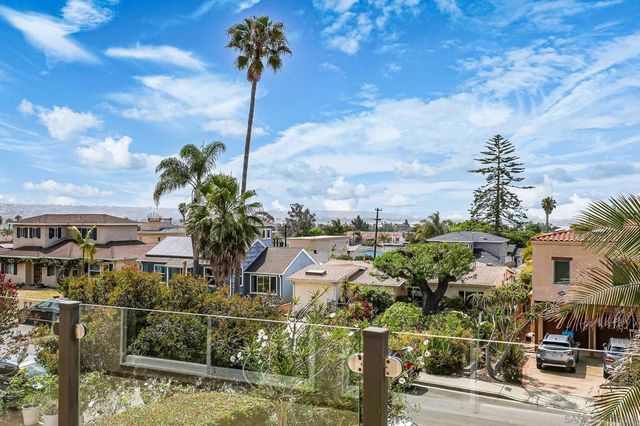 2114 Diamond St, San Diego, CA 92109