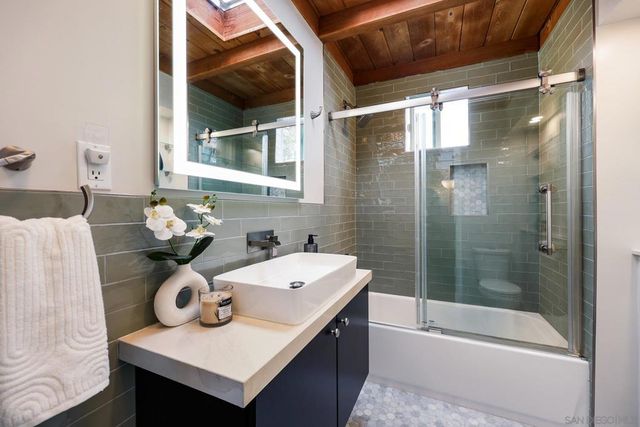 2114 Diamond St, San Diego, CA 92109