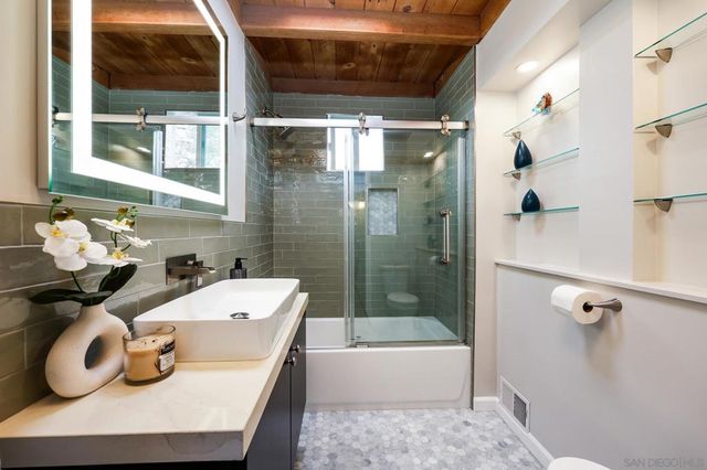2114 Diamond St, San Diego, CA 92109
