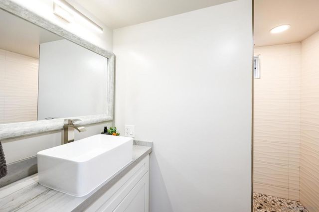 2114 Diamond St, San Diego, CA 92109