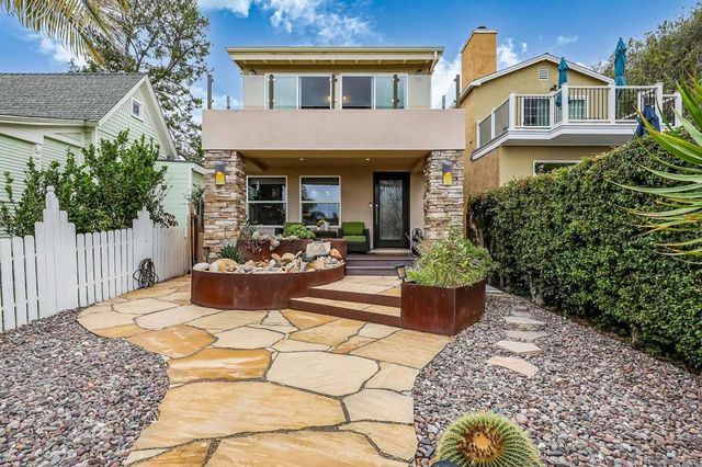 2114 Diamond St, San Diego, CA 92109