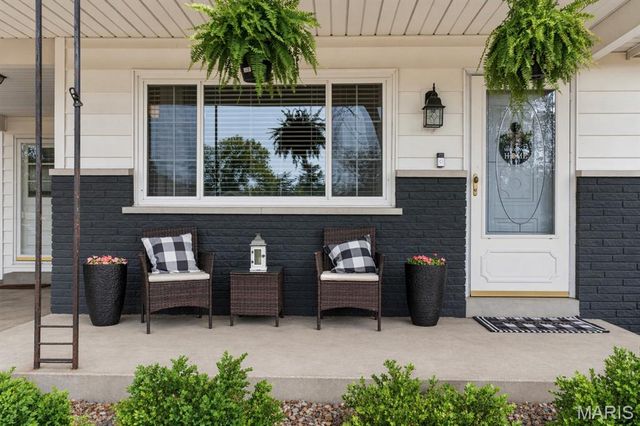 77 Ruth Drive, St Charles, MO 63301