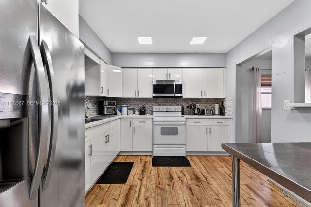 412 S Luna Court 11, Hollywood, FL 33021