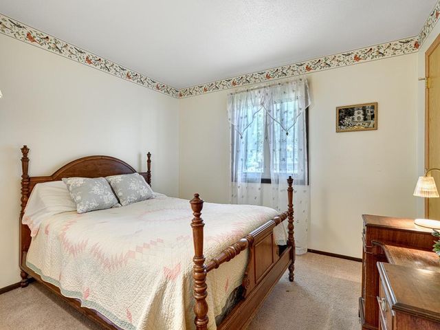 608 Grospoint Avenue N, Oakdale, MN 55128