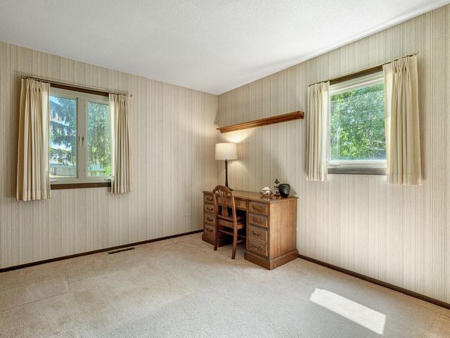 608 Grospoint Avenue N, Oakdale, MN 55128