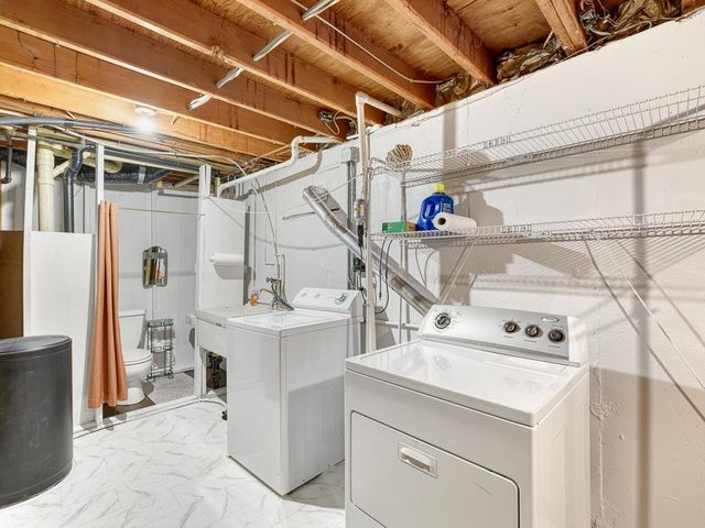 608 Grospoint Avenue N, Oakdale, MN 55128
