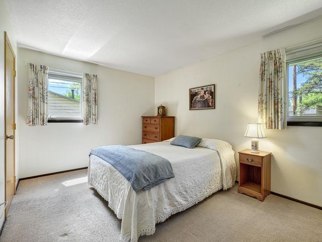 608 Grospoint Avenue N, Oakdale, MN 55128
