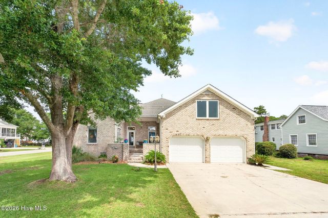 103 Inlet Court, Hampstead, NC 28443