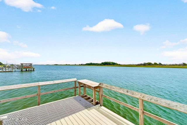 103 Inlet Court, Hampstead, NC 28443