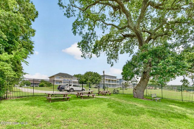 103 Inlet Court, Hampstead, NC 28443
