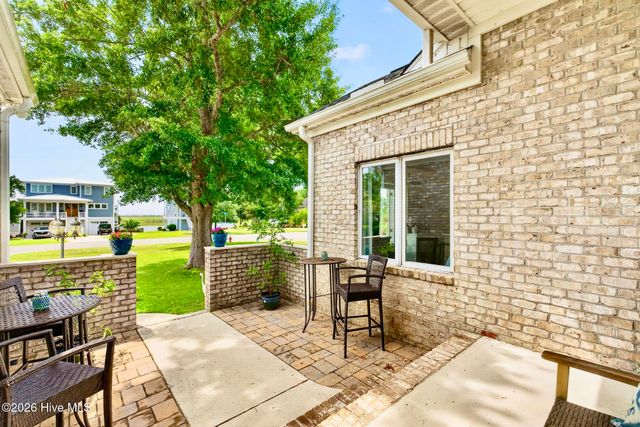 103 Inlet Court, Hampstead, NC 28443