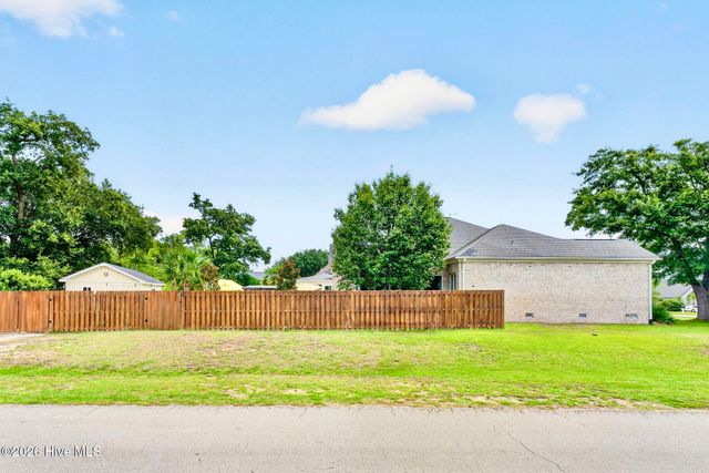 103 Inlet Court, Hampstead, NC 28443