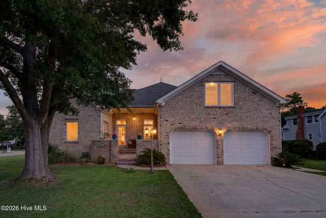 103 Inlet Court, Hampstead, NC 28443