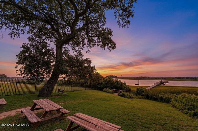 103 Inlet Court, Hampstead, NC 28443