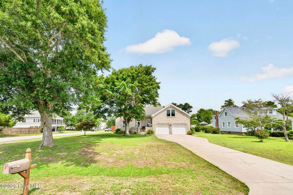 103 Inlet Court, Hampstead, NC 28443