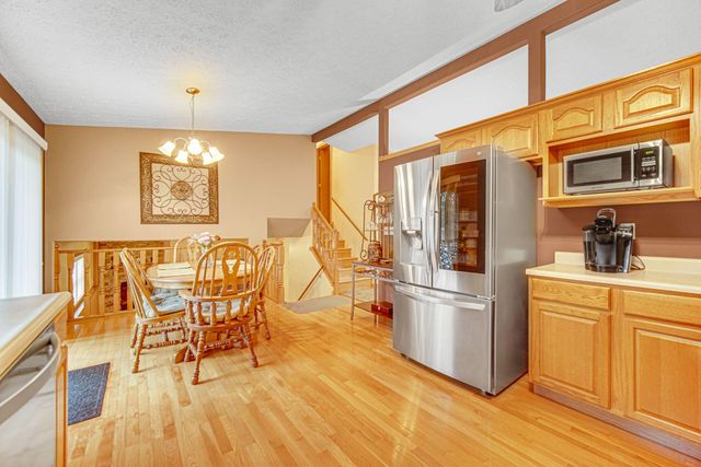 250 Hawthorne Court, Hobart, IN 46342