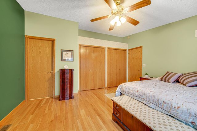 250 Hawthorne Court, Hobart, IN 46342