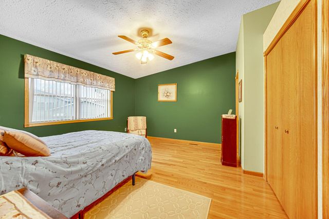 250 Hawthorne Court, Hobart, IN 46342