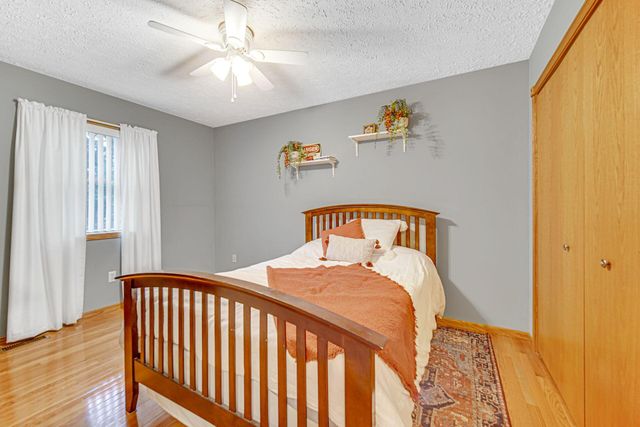 250 Hawthorne Court, Hobart, IN 46342