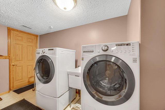 250 Hawthorne Court, Hobart, IN 46342