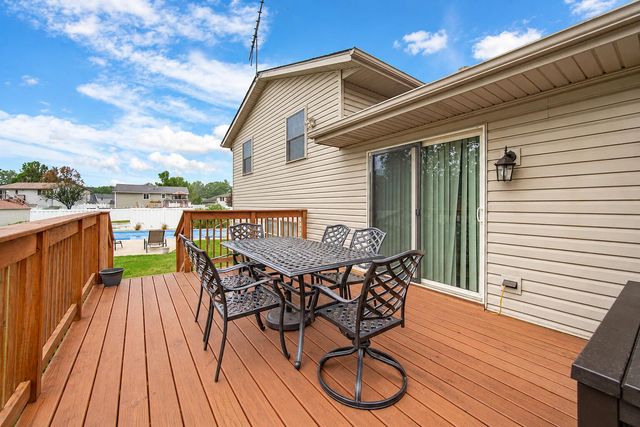 250 Hawthorne Court, Hobart, IN 46342