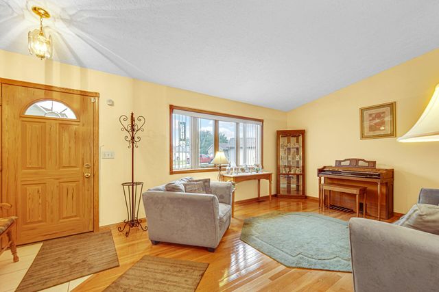 250 Hawthorne Court, Hobart, IN 46342