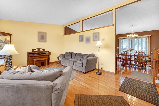 250 Hawthorne Court, Hobart, IN 46342