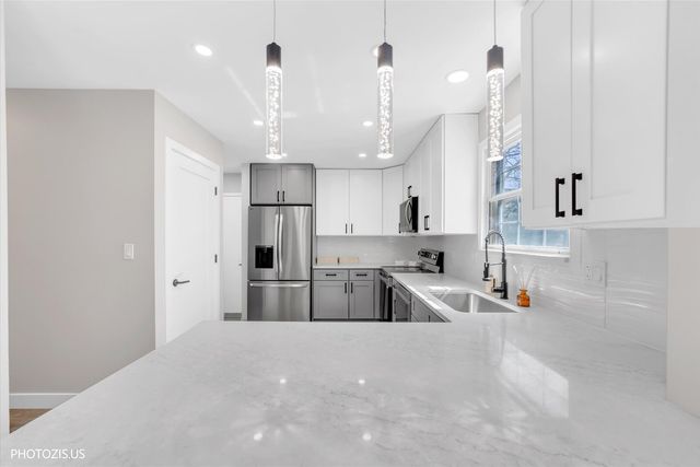 642 Williams Court, Gurnee, IL 60031