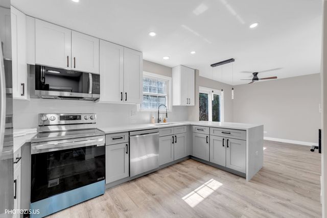 642 Williams Court, Gurnee, IL 60031