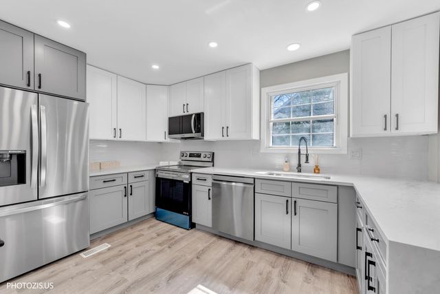 642 Williams Court, Gurnee, IL 60031