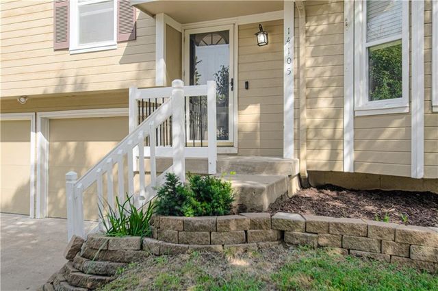 14105 LORA Street, Smithville, MO 64089