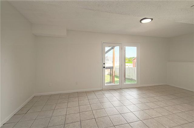 14105 LORA Street, Smithville, MO 64089