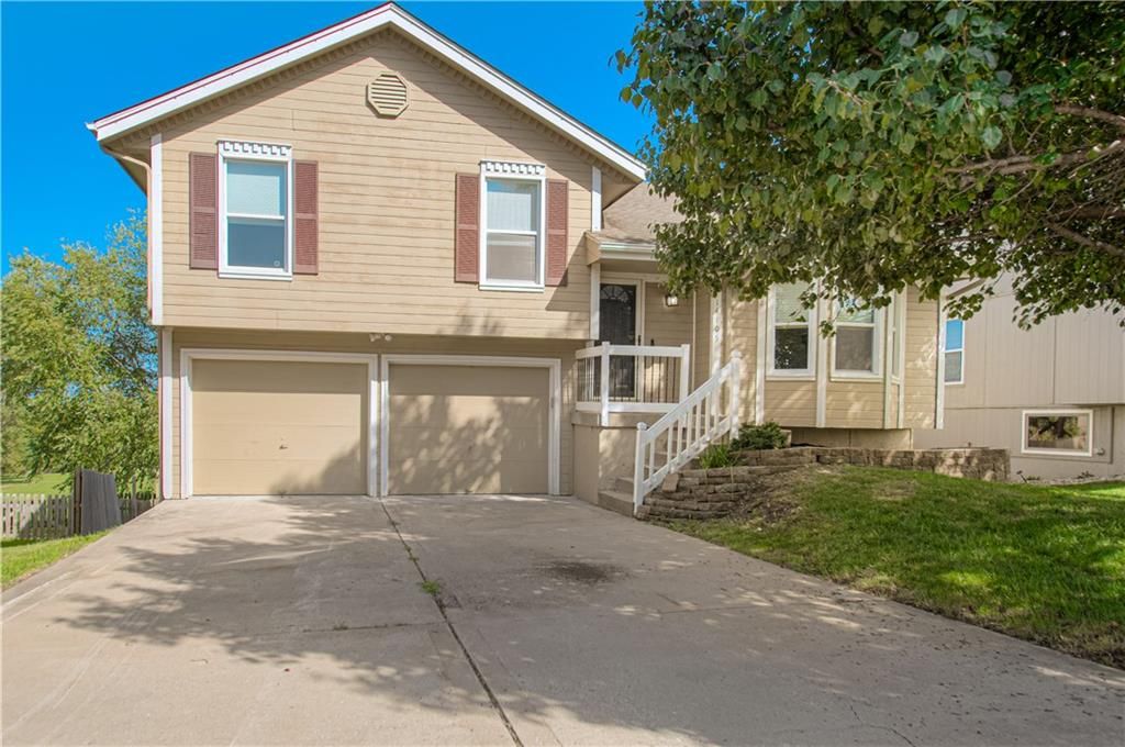 14105 LORA Street, Smithville, MO 64089