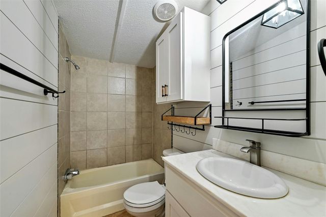 22515 Felicia DR, Spicewood, TX 78669