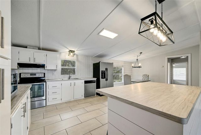 22515 Felicia DR, Spicewood, TX 78669