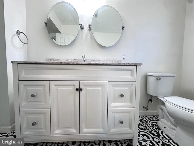 2 W HIGH RIDGE RD, Cherry Hill, NJ 08003