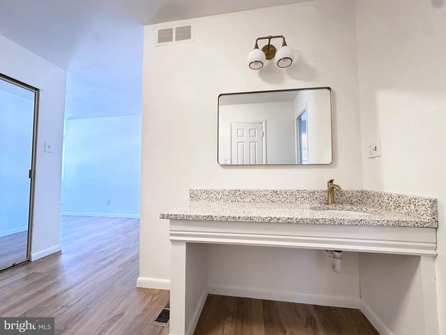 2 W HIGH RIDGE RD, Cherry Hill, NJ 08003