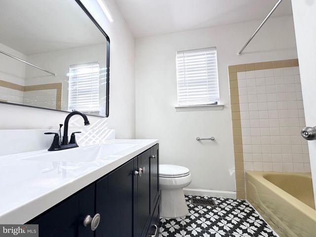 2 W HIGH RIDGE RD, Cherry Hill, NJ 08003