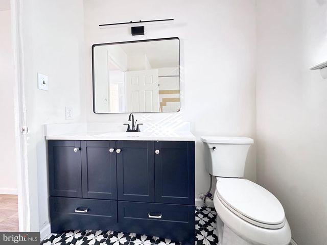 2 W HIGH RIDGE RD, Cherry Hill, NJ 08003